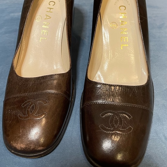 Chanel CC Brown Leather Pumps - Picture 2 of 5